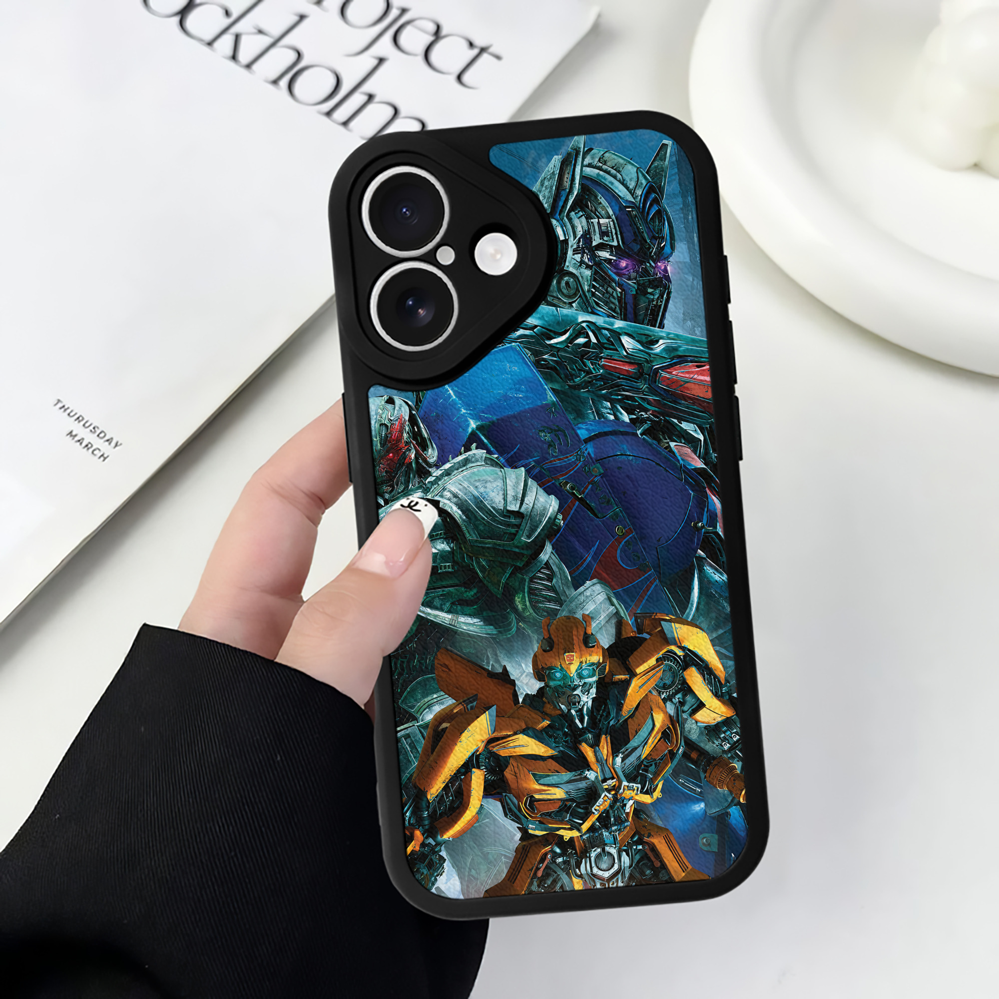 （画像用） Transformers トランスフォーマー 【iPhone 16シリーズ対応】シリコンスマホケース（レザー調） 材質：シリコン